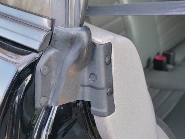 1994-2004 Ford Mustang Convertible Quarter Pillar Post Rubber Weatherstrip Seals