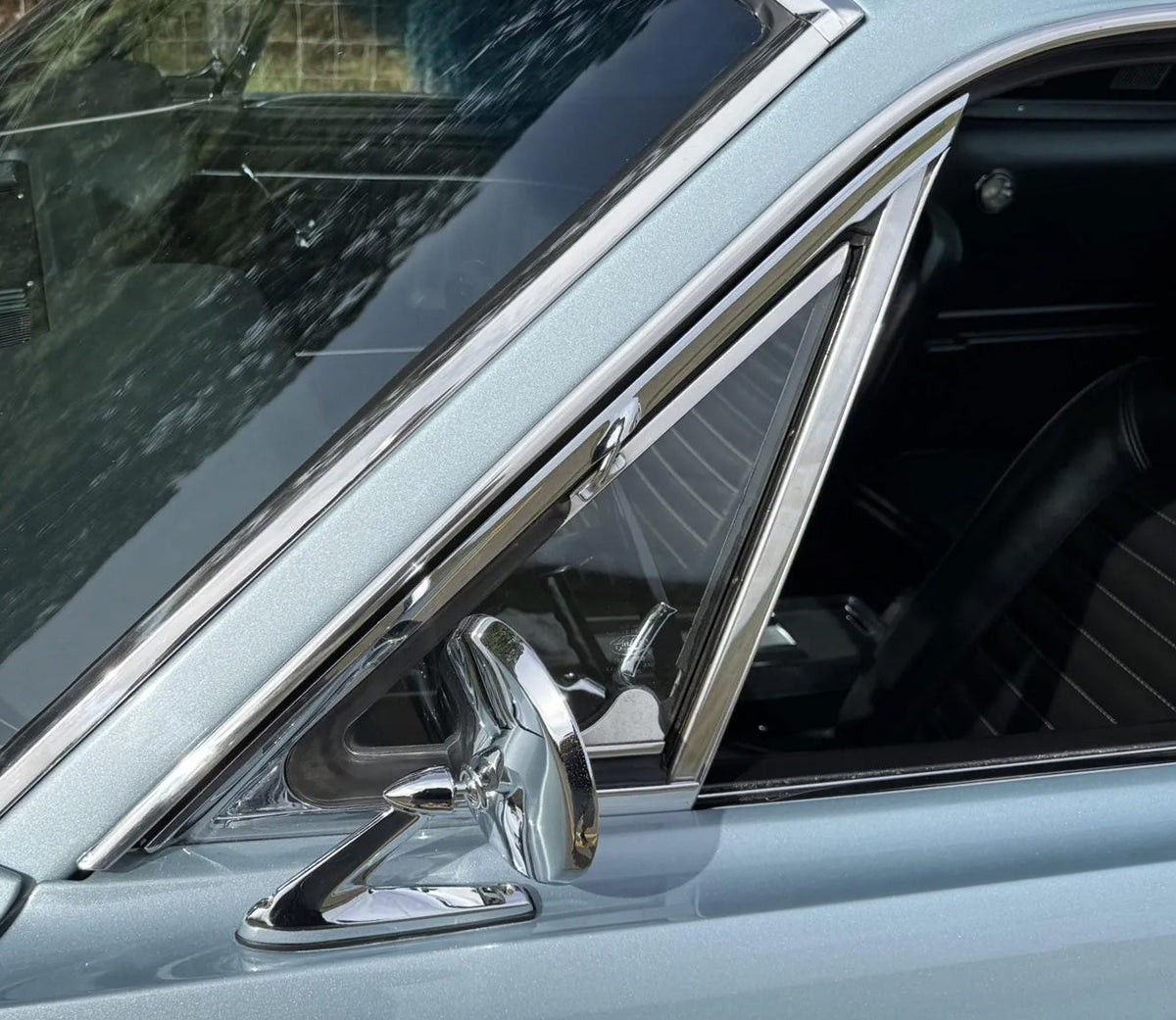 1964.5-1966 Ford Mustang Vent Window Division Bar Rubber Weatherstrip w/ Rivets