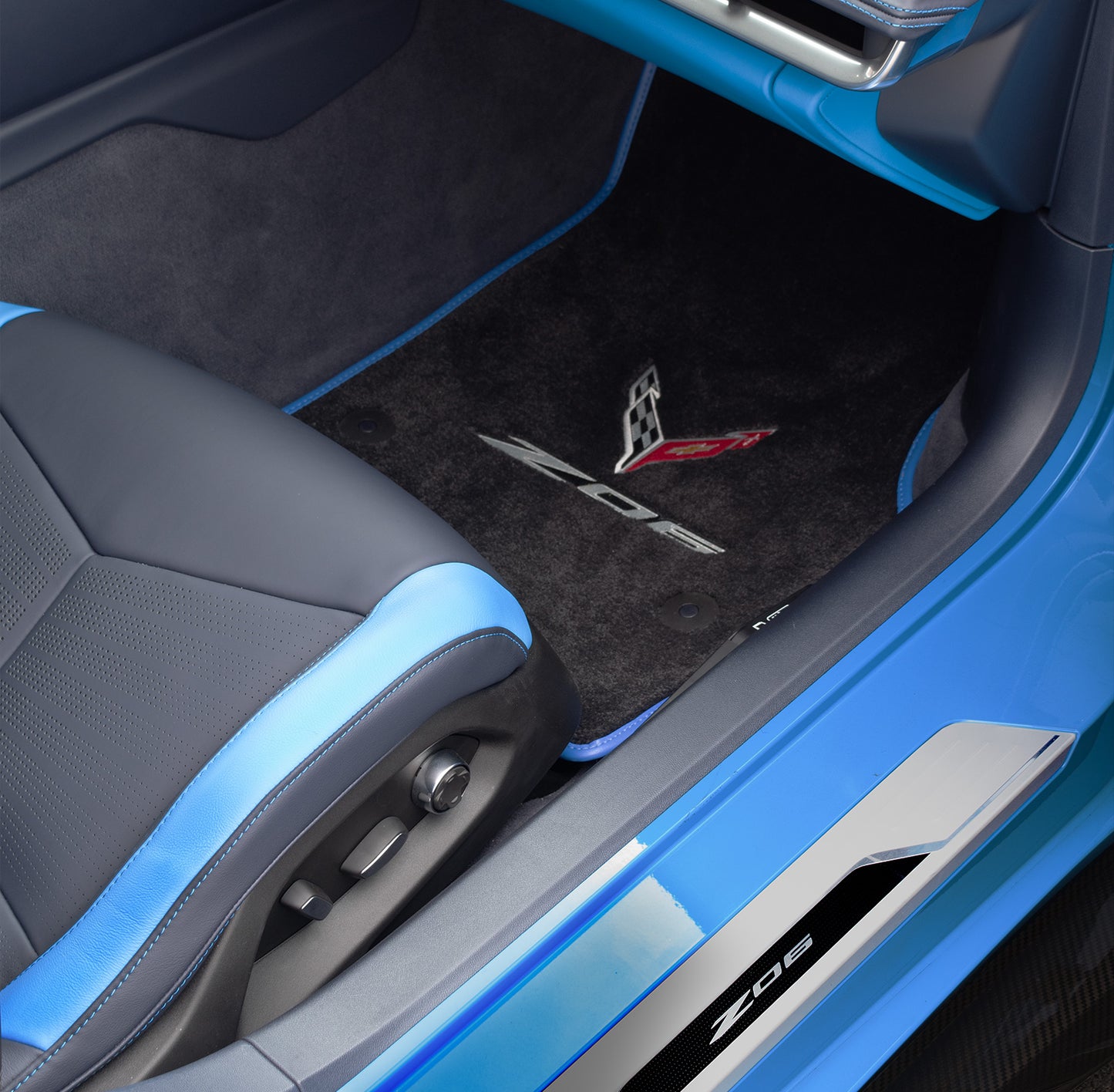 2020-2025 Corvette C8 Coupe 4pc Front Rear Trunk & Floor Mats Crossed Flags w/ Z06 Logo - Blue Binding