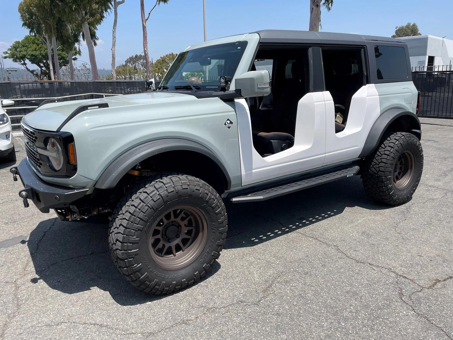 2021-2023 Ford Bronco 4-Door Fiberglass Front Roadster Doors - Unpainted